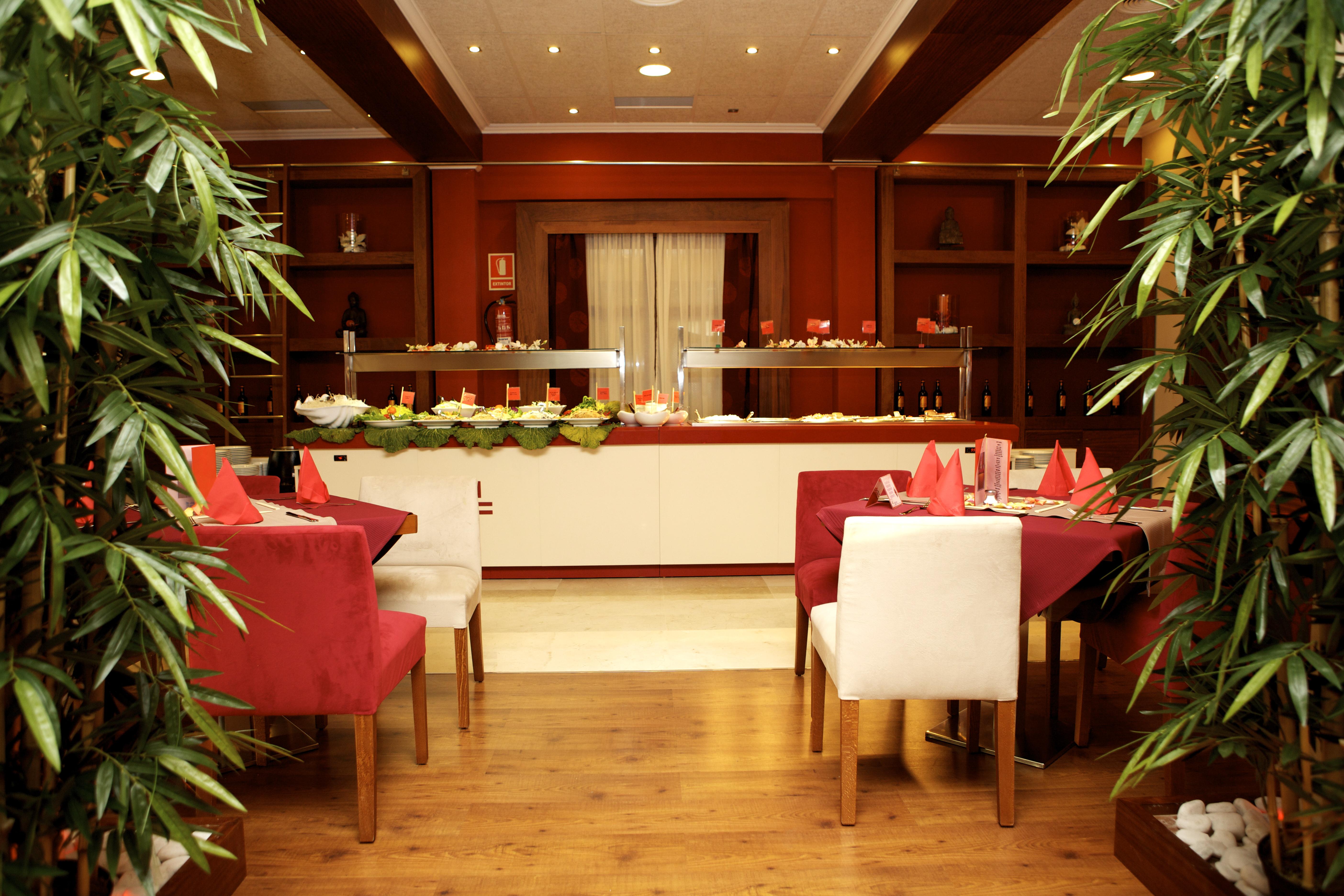 Sahara Nubia Gobi Hotel Ses Cadenes Bagian luar foto A restaurant in Madrid, Spain.