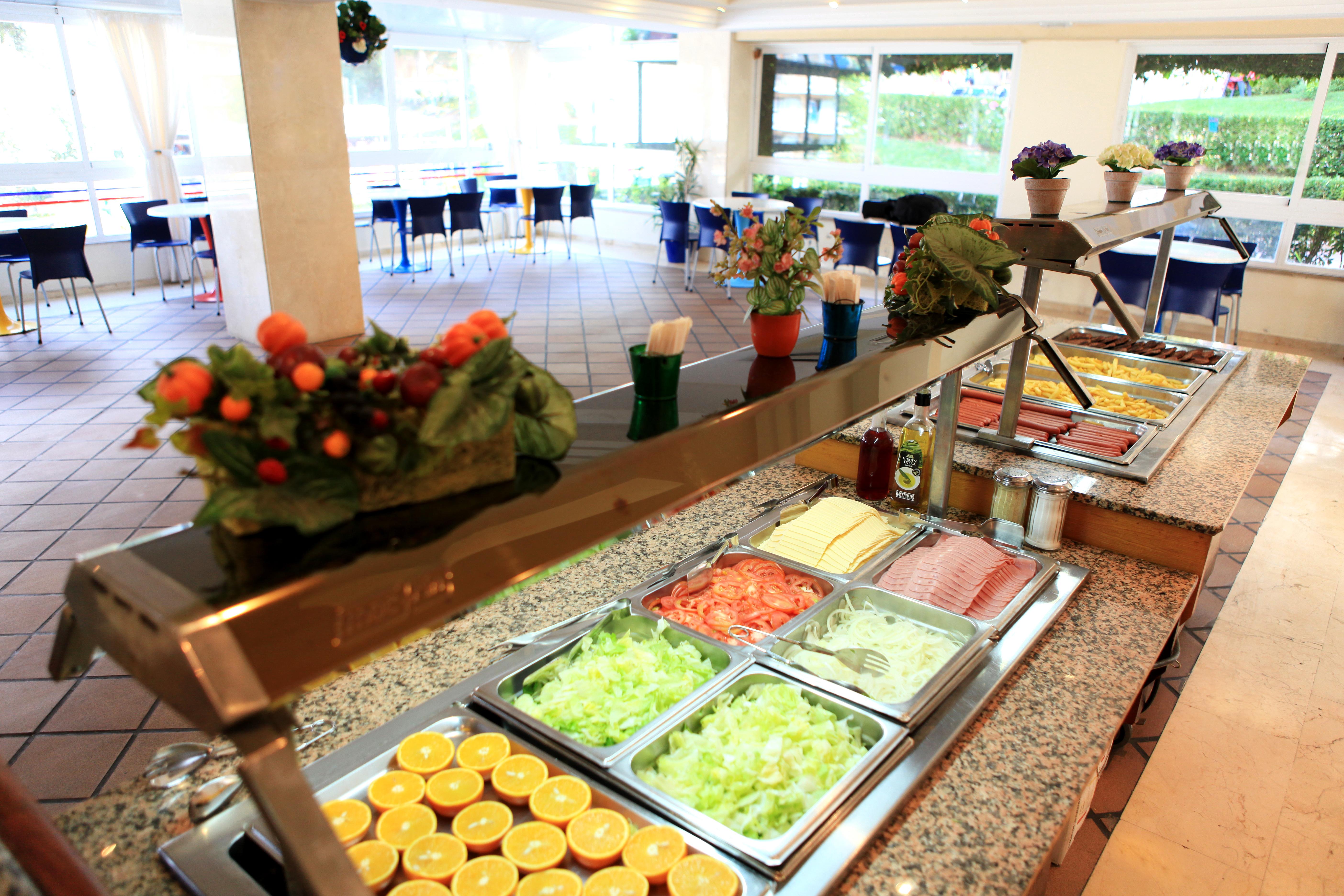 Sahara Nubia Gobi Hotel Ses Cadenes Bagian luar foto Breakfast buffet at a hotel