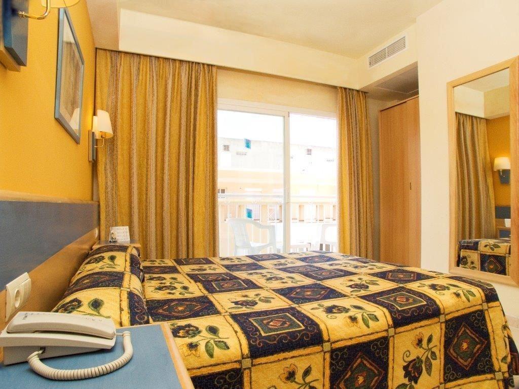 Sahara Nubia Gobi Hotel Ses Cadenes Bagian luar foto Room in a hotel