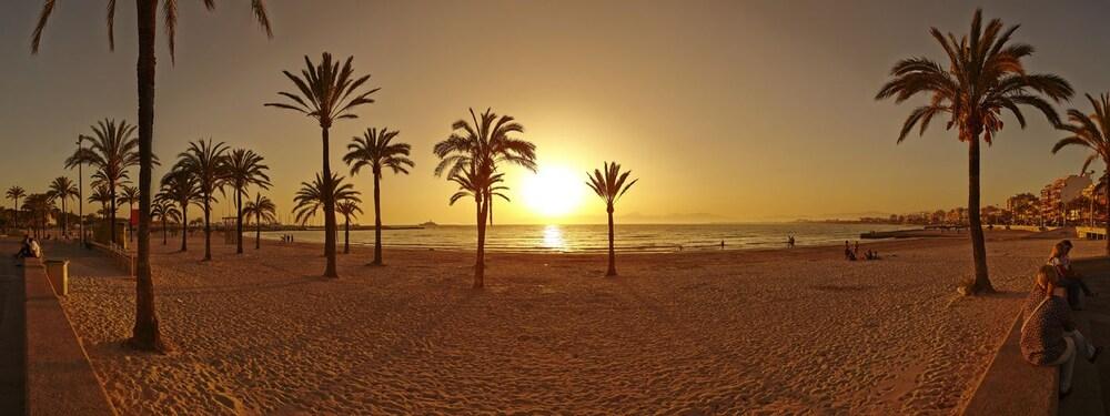 Sahara Nubia Gobi Hotel Ses Cadenes Bagian luar foto Panorama of the beach at Torrevieji